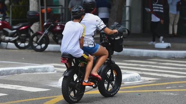 Código de Micromobilidade aprovado pela Câmara Municipal estabelece normas para circulação com veículos de menor porte; projeto ainda precisa ser sancionado pelo prefeito para passar a valer
