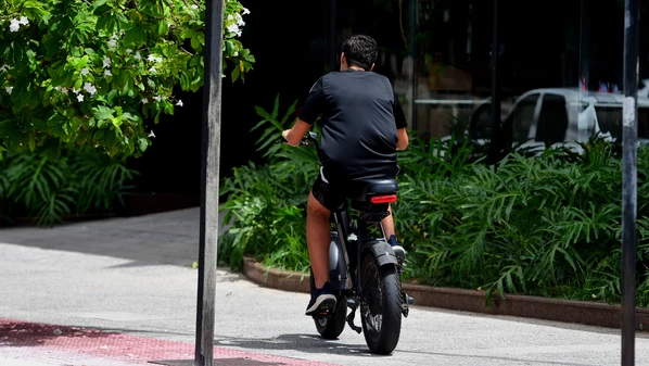 Com essas mudanças, o Contran pretende estabelecer um padrão nacional que garanta mais segurança, sem deixar de incentivar o uso de bicicletas, que são, sem dúvida, mais sustentáveis