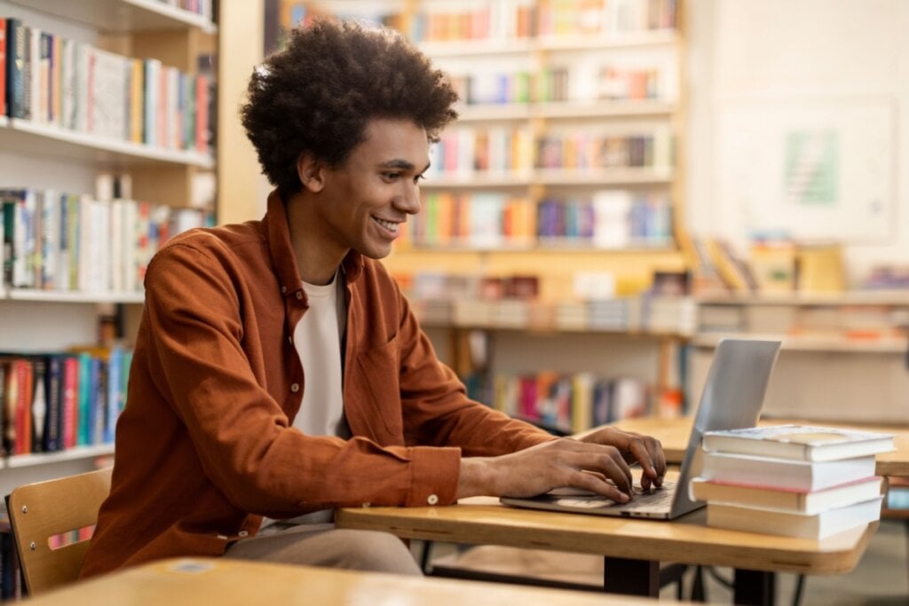 É importante tentar contemplar todo o conteúdo exigido pela prova do ITA (Imagem: fast-stock | Shutterstock)