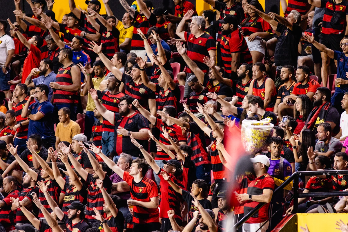 Torcida do Sport faz a festa na Ilha do Retiro 