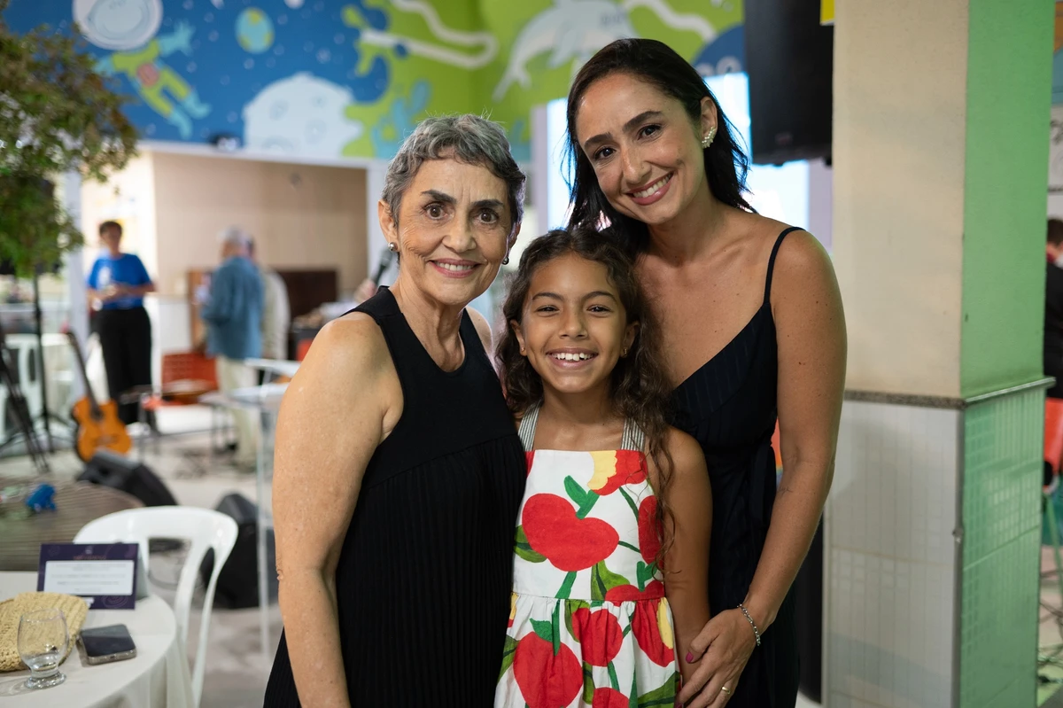 Glícer com Vitória e Maria Clara Dável