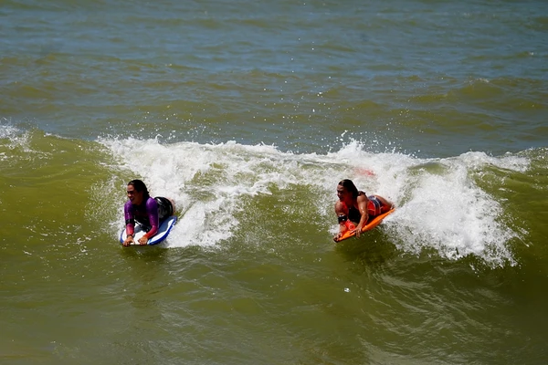 Sentindo na pele: conhecendo o bodyboarding com as melhores do mundo por Fernando Madeira