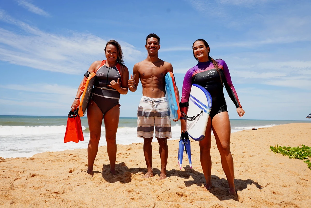 Sentindo na pele: conhecendo o bodyboarding com as melhores do mundo por Fernando Madeira