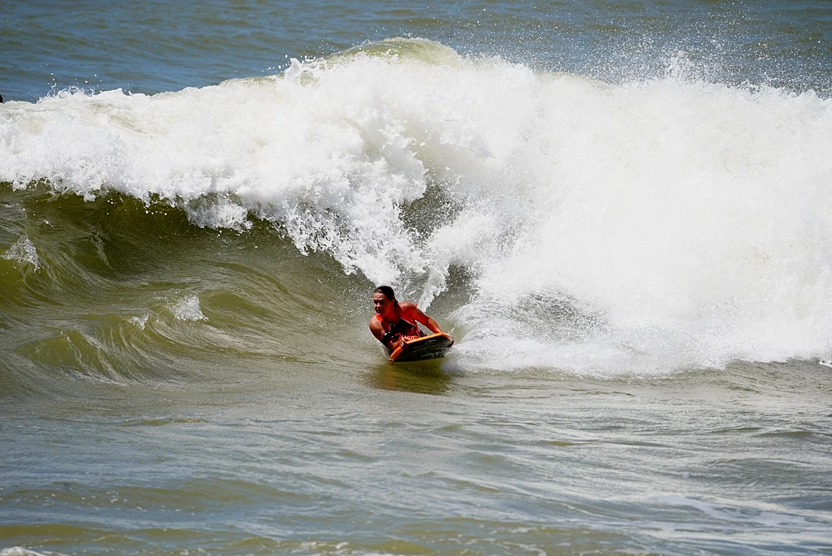Sentindo na pele: conhecendo o bodyboarding com as melhores do mundo por Fernando Madeira