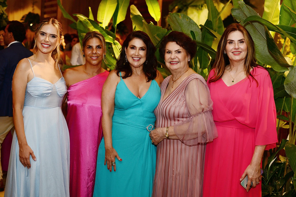 Bia Perenzin, Luciana Rasseli, Renata Rasseli, Beatriz Rassele e Lorena Croce