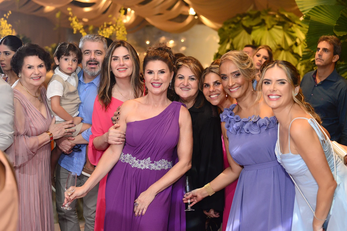 Beatriz Rassele, Antonio, Joelmo Costa, Lorena Croce, Fabiana Croce, Salette Rasseli, Luciana Rasseli, Marcela Victorino e Bia Perenzin