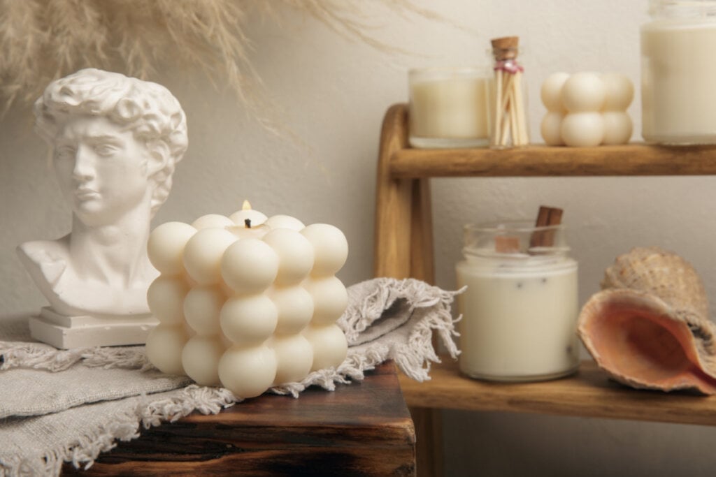 Velas ajudam a perfumar os ambientes (Imagem: Avocado_studio | ShutterStock)