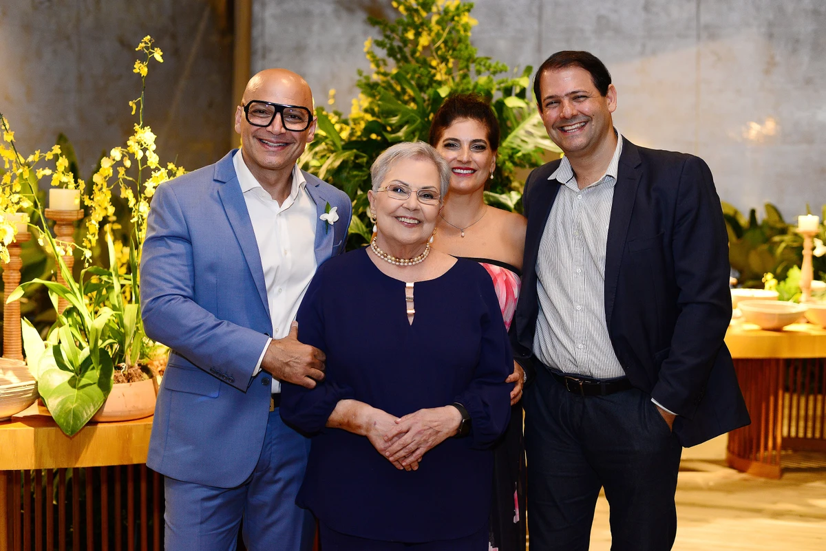 Maria Angela Pacheco e os filhos Marcos, Monica e Murilo Murad