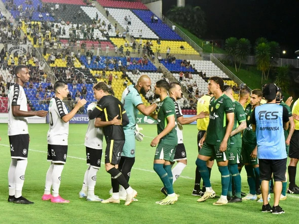 Fotos do jogo entre Porto Vitória e Rio Branco por Carlos Alberto Silva