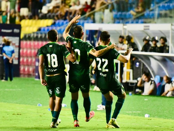 Fotos do jogo entre Porto Vitória e Rio Branco por Carlos Alberto Silva