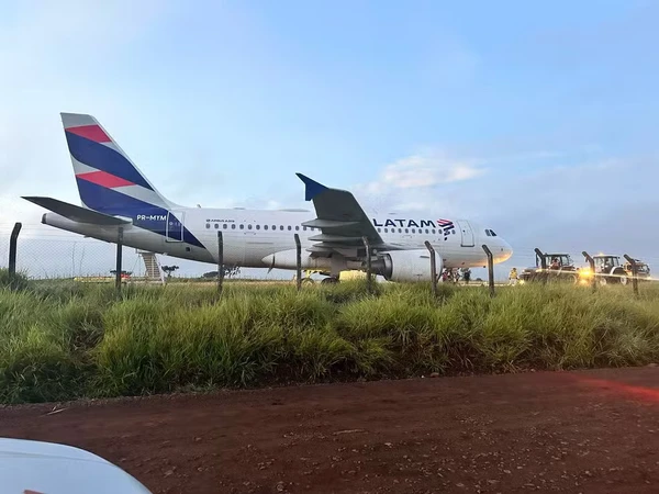 Avião da Latam extrapolou limite da pista do Aeroporto de Chapecó