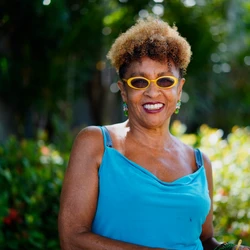 Elisa Lucinda é atriz, poetisa, escritora e cantora