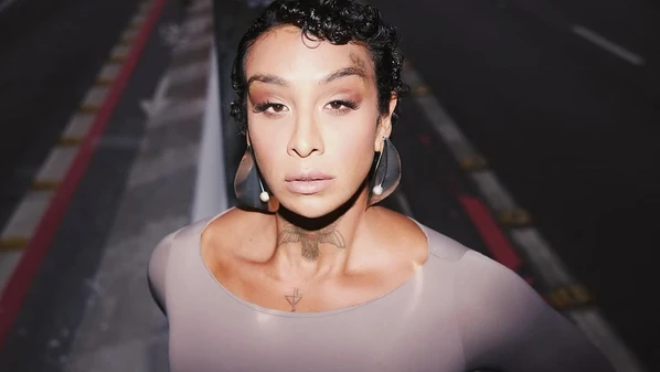Na filmagem, é possível ouvir apenas a voz de Lina, que agradece por todo carinho dos fãs