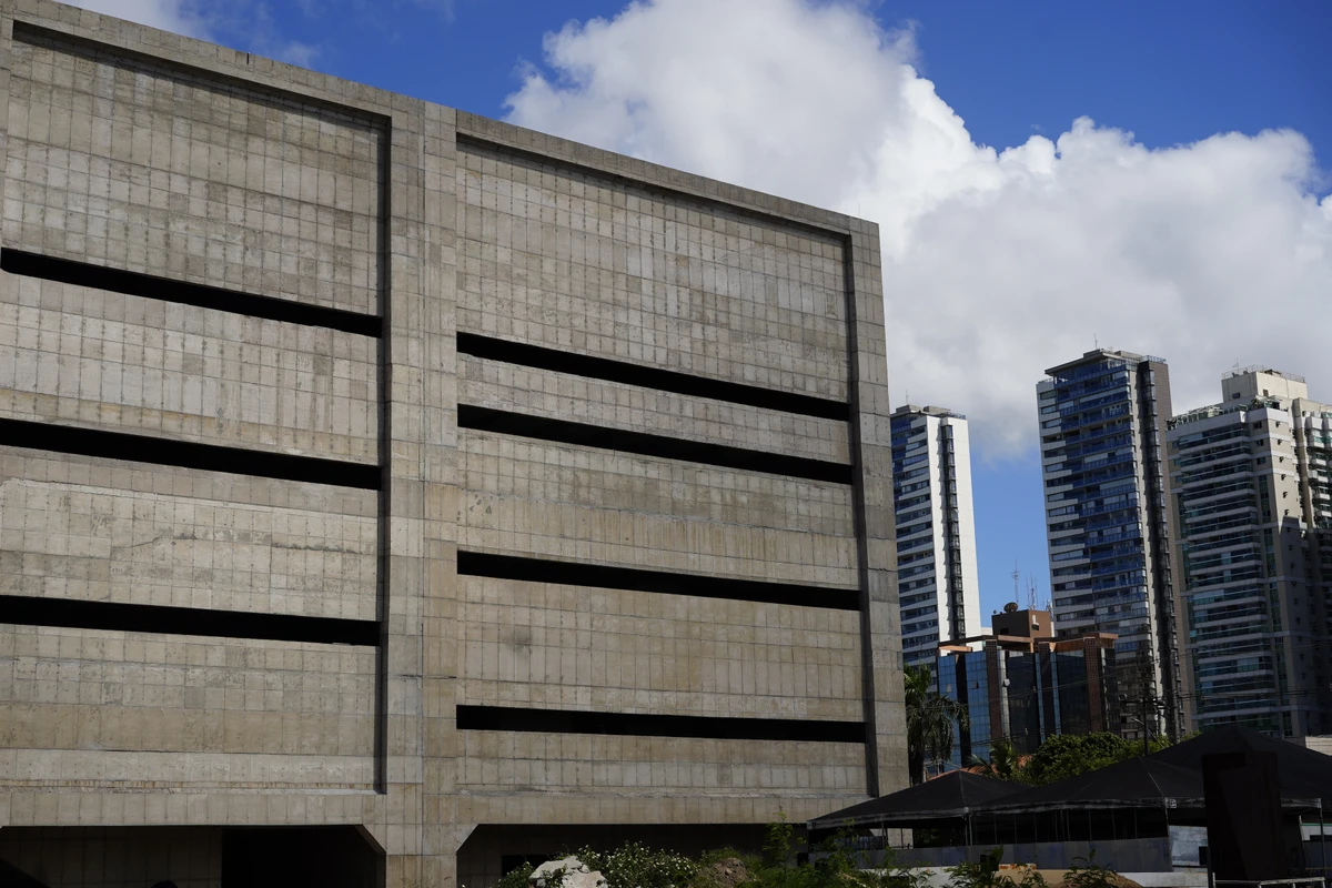 Cais das Artes por Fernando Madeira