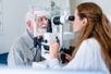 Pessoas com comorbidades devem ter atenção redobrada com a saúde ocular (Imagem: Inside Creative House | Shutterstock)