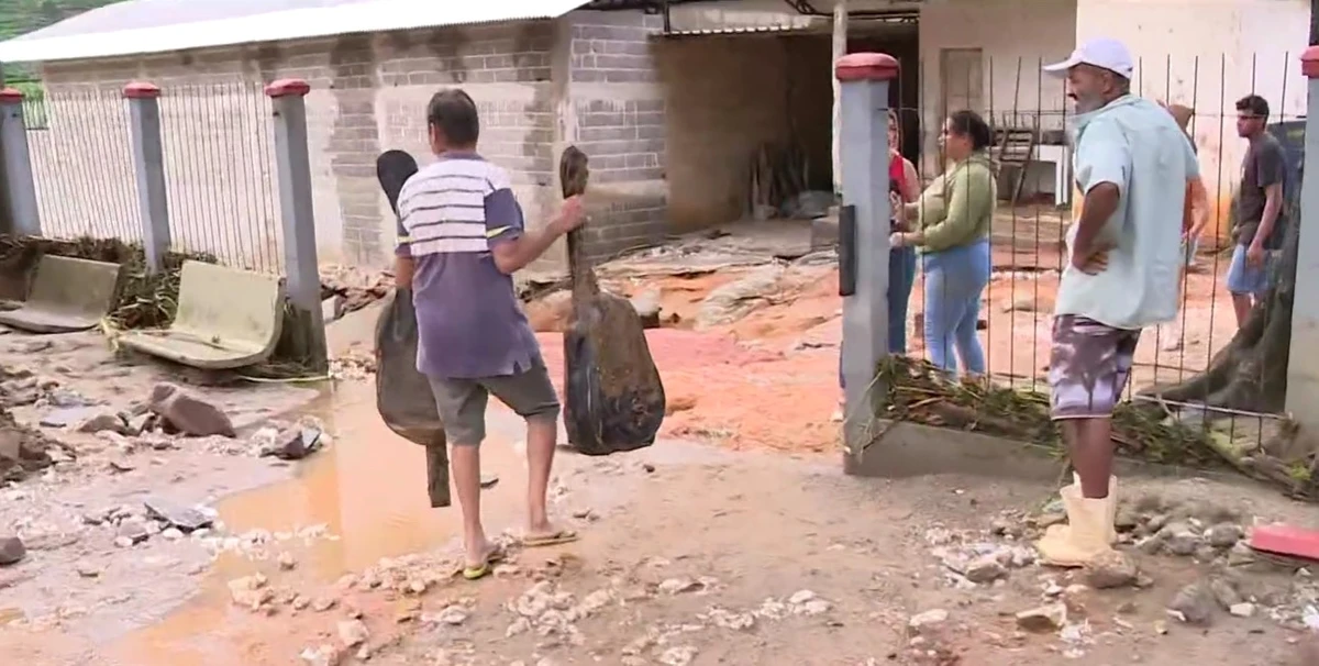 Estragos das chuvas em Estrela do Norte, em Castelo por TV Gazeta