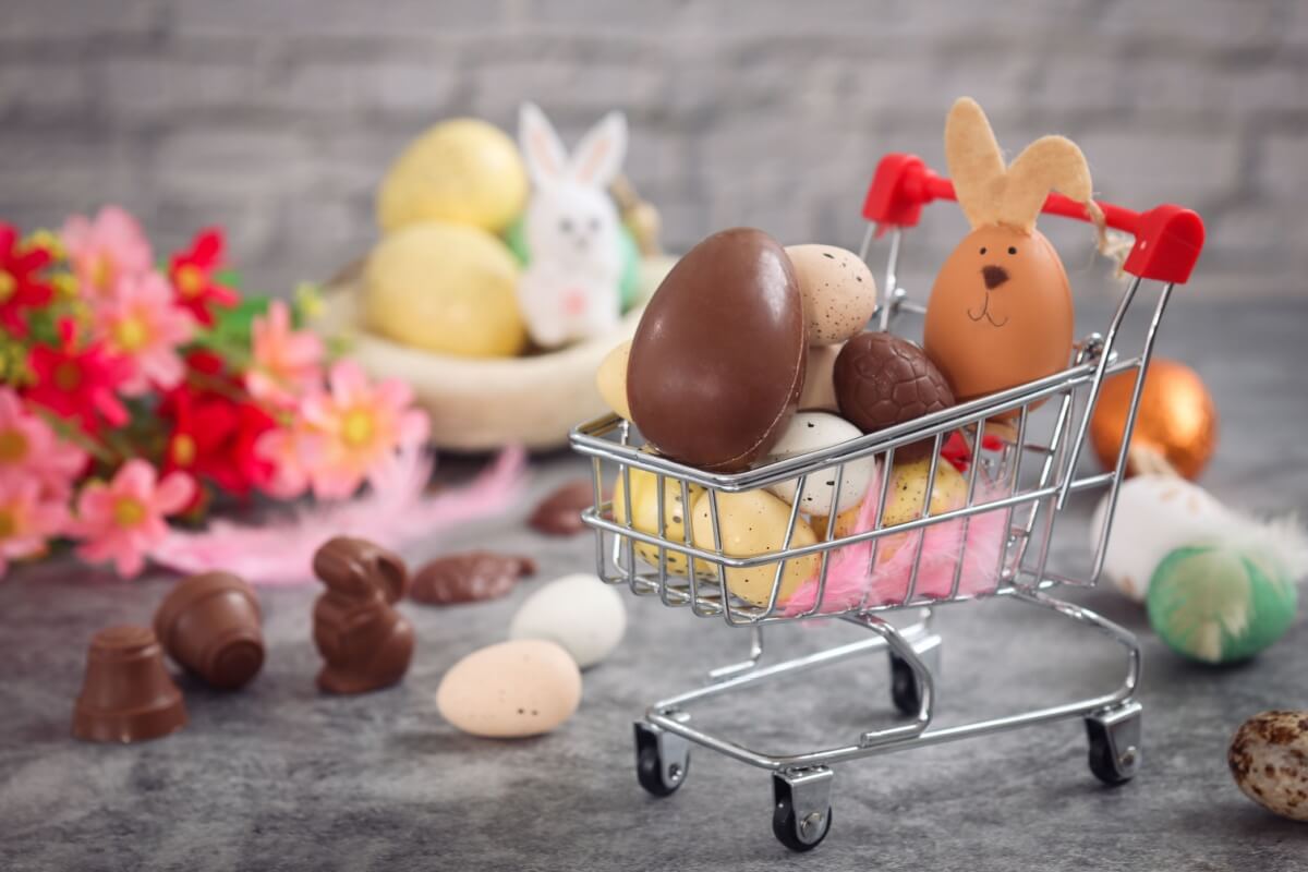 Algumas estratégias ajudam a aumentar as vendas na Páscoa (Imagem: P-Kheawtasang | Shutterstock)