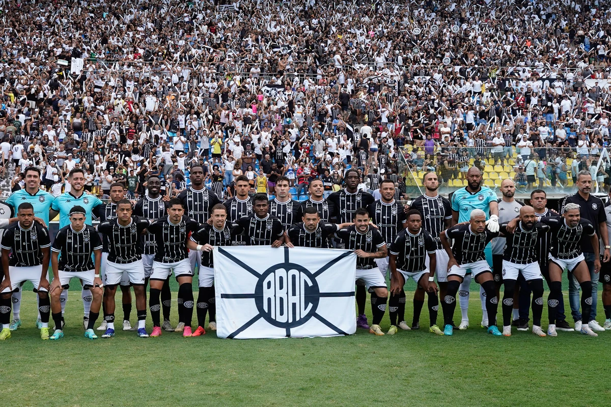 Partida entre Rio Branco e Porto Vitória pela final do Campeonato Capixaba de futebol no estádio Kléber Andrade