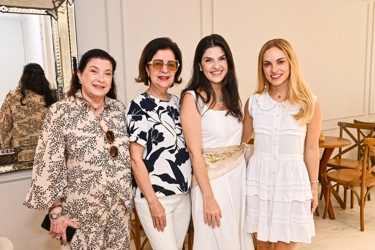 Vânia Massad Campos, Gracinha Sarkis, Carla Buaiz e Luciana Mattar em brunch sofisticado em pleno outono na Praia do Canto