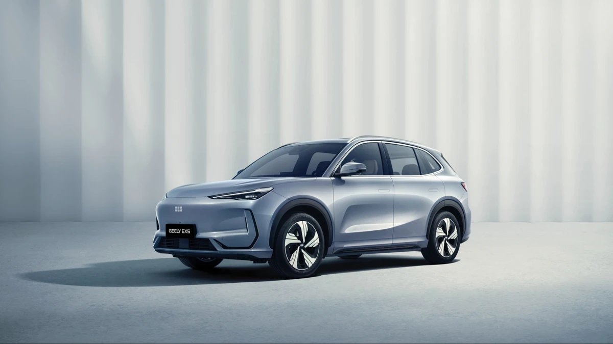 O Geely EX5 conta com motor elétrico que entrega 218 cv de potência e 32,6 kgfm de torque 