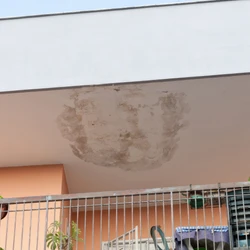 Proteger o imóvel contra umidade, mofo e rachaduras desde a fundação até o acabamento é importante em qualquer período do ano, não apenas na época de chuvas