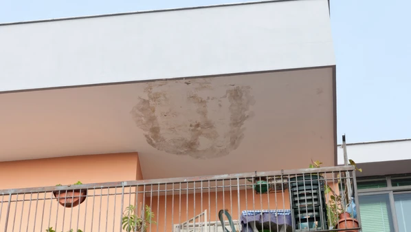 Proteger o imóvel contra umidade, mofo e rachaduras desde a fundação até o acabamento é importante em qualquer período do ano, não apenas na época de chuvas