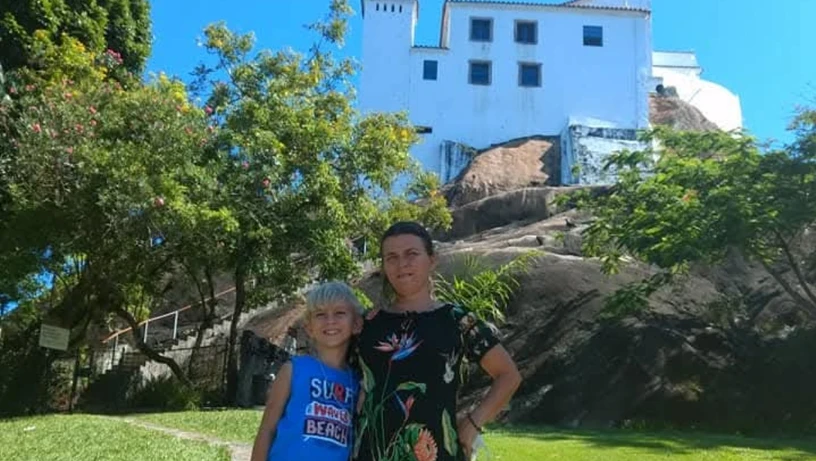 Terezinha e o filho Enzo Gabriel no Convento