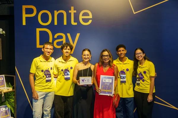Alunos do Instituto Ponte com Andréia Lopes e Lívia Marchi