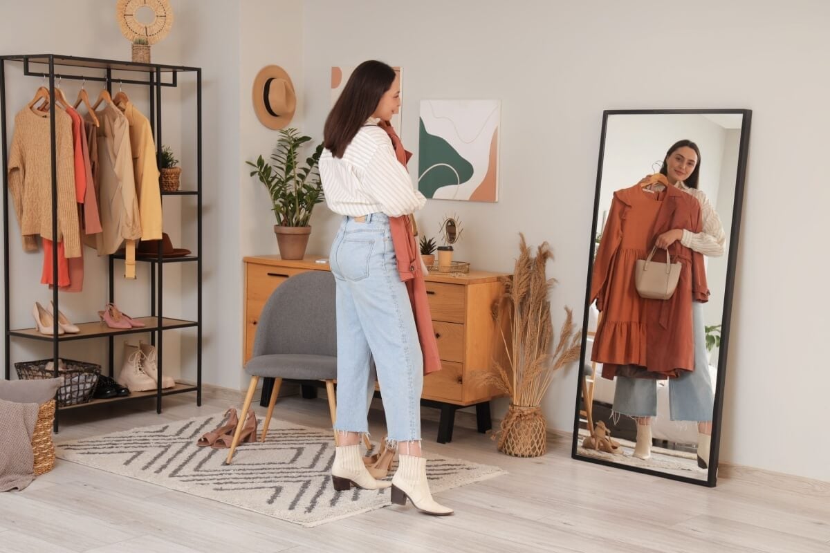 É possível fazer ajustes na roupa após emagrecer (Imagem: Pixel-Shot | Shutterstock)