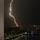 Imagem - Vídeo impressionante mostra raio 'cortando' céu de Colatina durante temporal