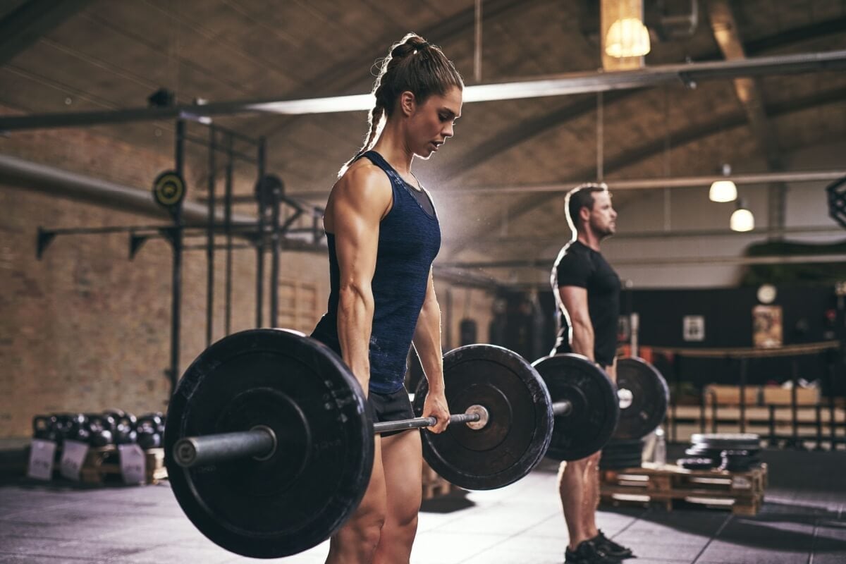 A dor muscular após o treino é causada por pequenas lesões nas fibras musculares (Imagem: Ground Picture | Shutterstock)