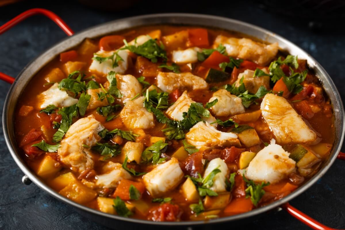 Caldeirada de bacalhau (Imagem: gkrphoto | Shutterstock)