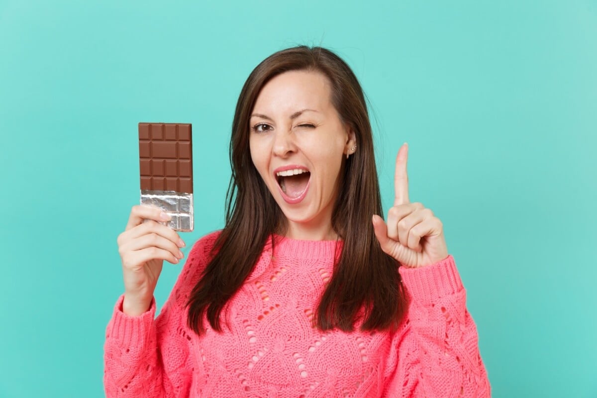 Os chocolates podem conter diversos alérgenos capazes de desencadear reações (Imagem: ViDI Studio | Shutterstock) 