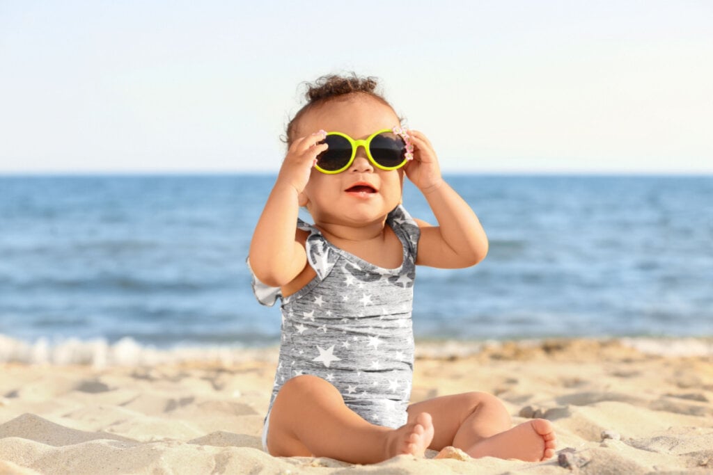 Passeios ao ar livre podem ser mais seguros para os bebês (Imagem: Africa Studio | Shutterstock)