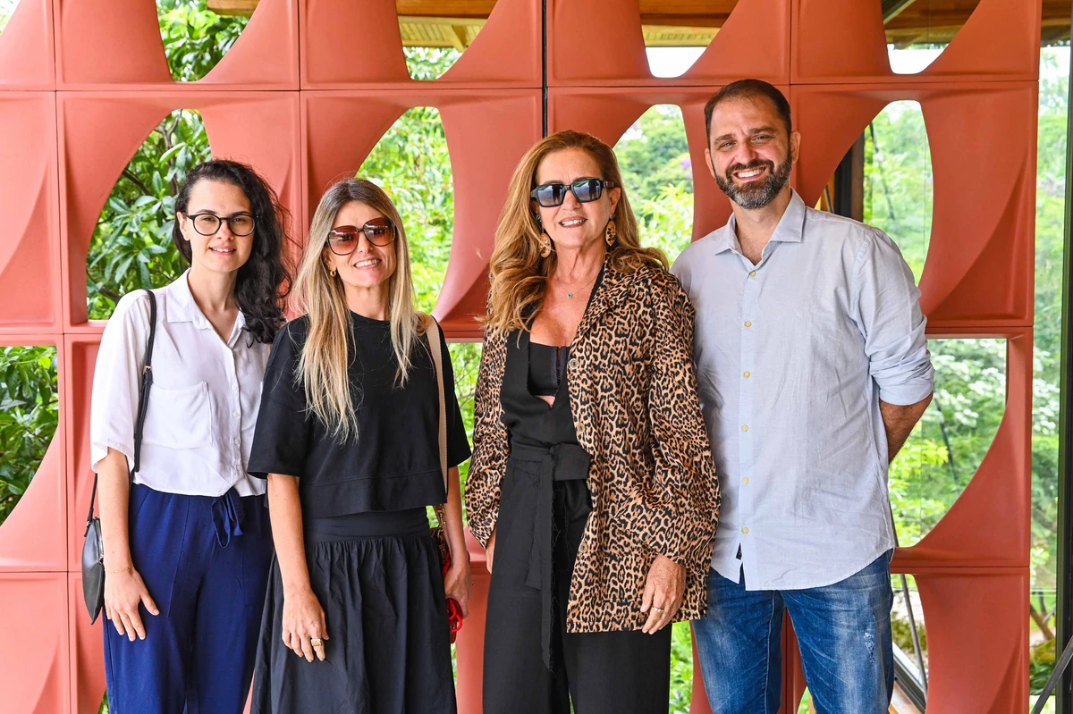 Kamila Klein,  Rafaela Sperandio,  Monika Serrão e  Delio Pena