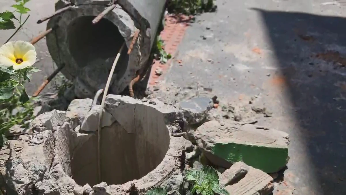 Temporal em Nova Almeida destelhou imóveis, derrubou árvores e postes e deixou rastro de destruição por Fernando Madeira | A Gazeta
