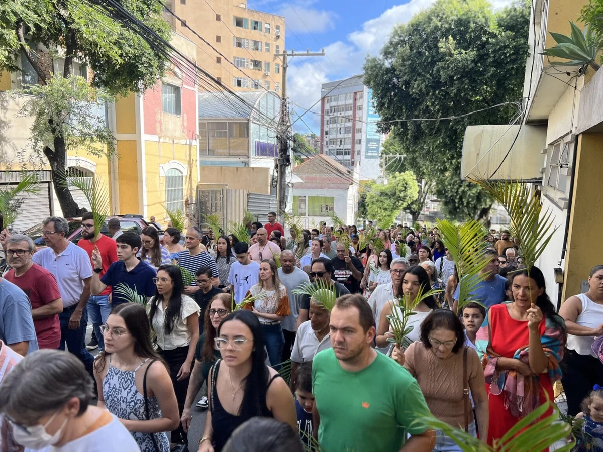 Domingo de Ramos na Catedral São Pedro, em Cachoeiro de Itapemirim por Diocese de Cachoeiro 