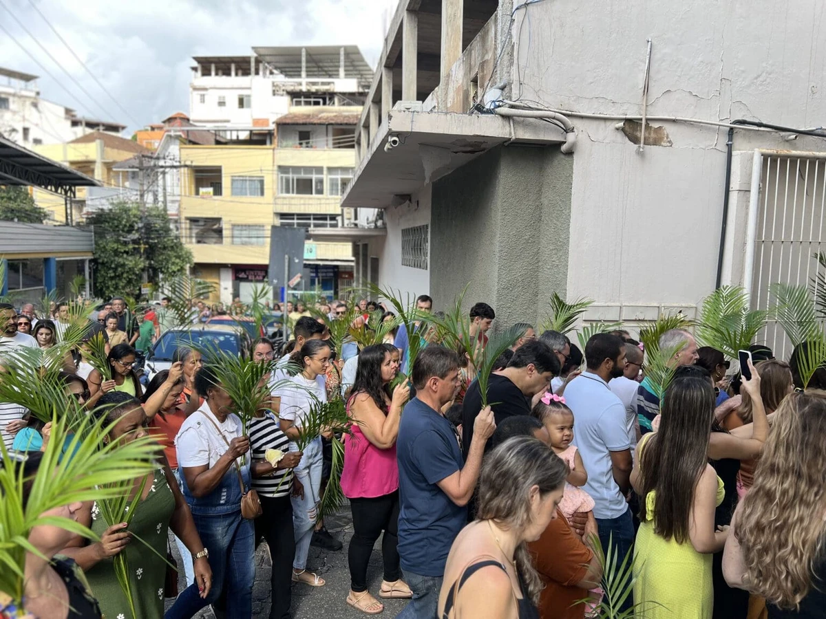 Domingo de Ramos na Catedral São Pedro, em Cachoeiro de Itapemirim por Diocese de Cachoeiro 