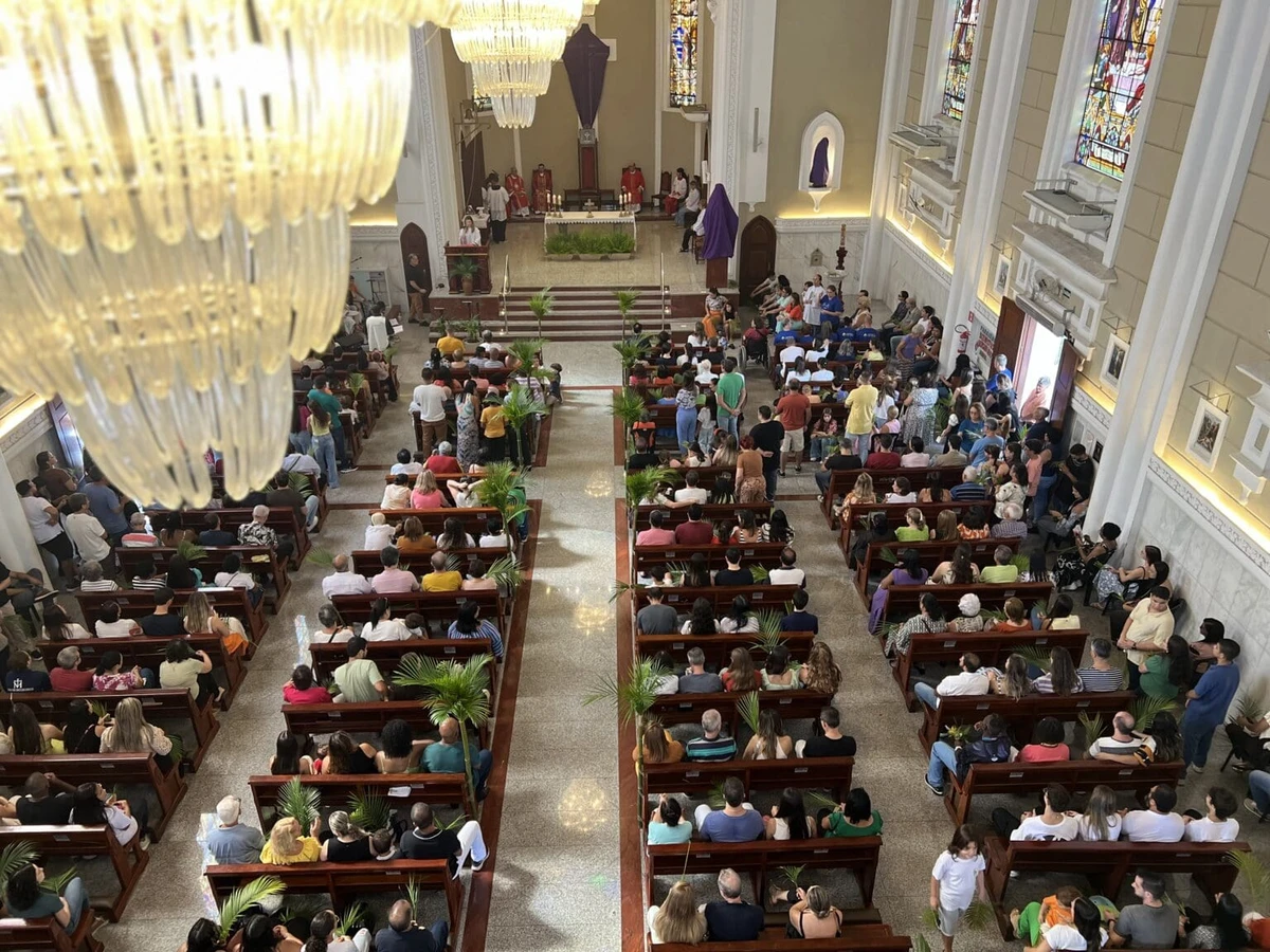 Domingo de Ramos na Catedral São Pedro, em Cachoeiro de Itapemirim por Diocese de Cachoeiro 