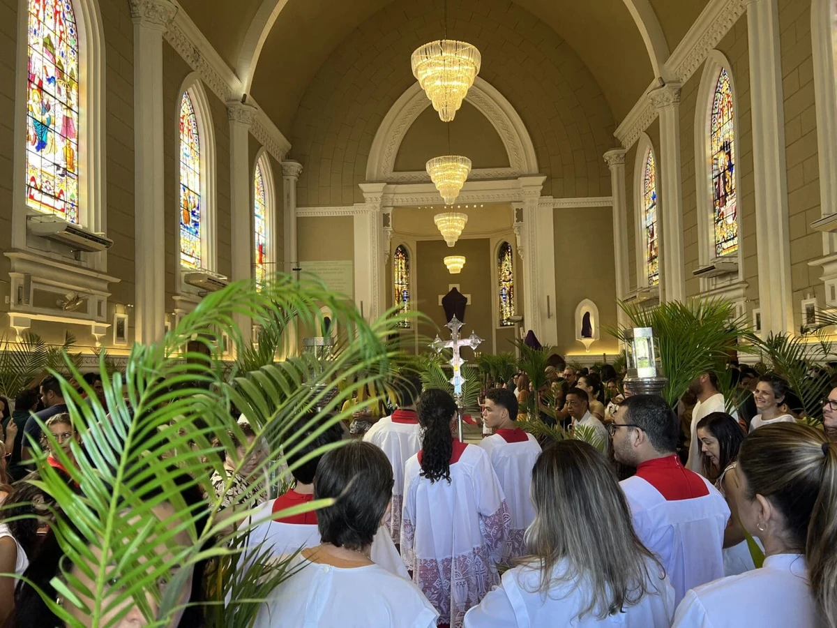 Domingo de Ramos na Catedral São Pedro, em Cachoeiro de Itapemirim por Diocese de Cachoeiro 