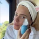 Imagem - Carolina Dieckmann: saiba se passar gelo no rosto faz bem