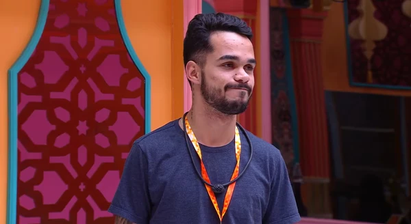 João Pedro reage à lembrança de Renata sobre episódio com absorvente interno no BBB 25