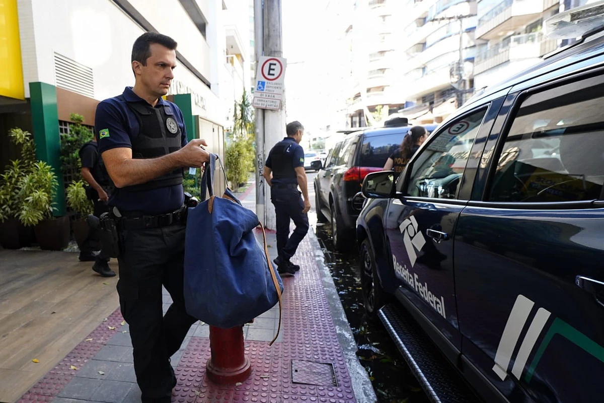 Operação da Polícia Federal e da Receita Federal - crimes fiscais - Av. Antônio Gil Veloso, 646, Loja 28, Praia da Costa - Loja One Market por Fernando Madeira