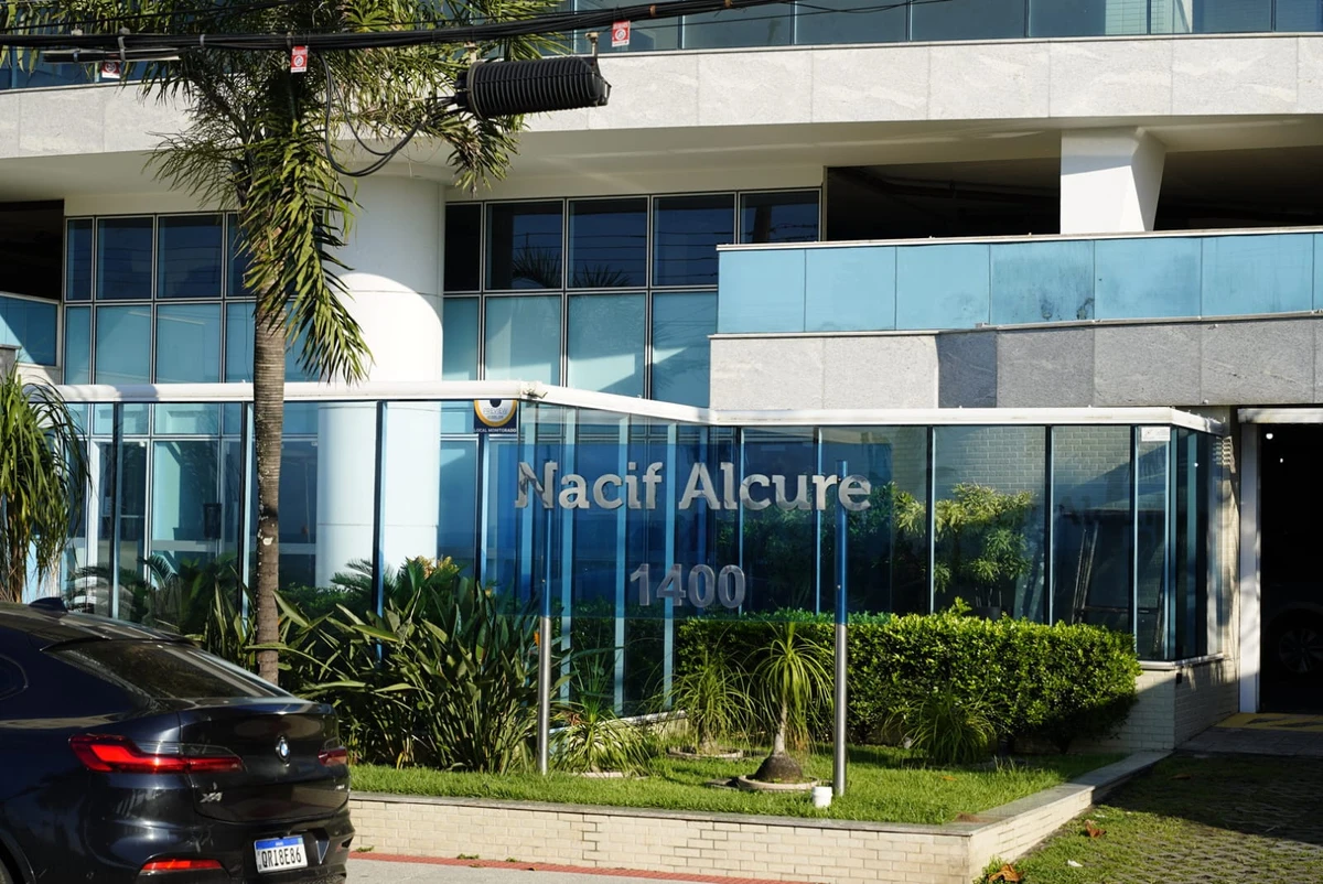 Operação da Receita Federal e da Polícia Federal - crime fiscal - Edifício Nacif Alcure, orla de Itaparica, VV por Fernando Madeira