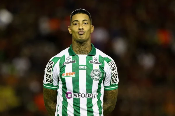 Alef Manga atuando pelo Coritiba