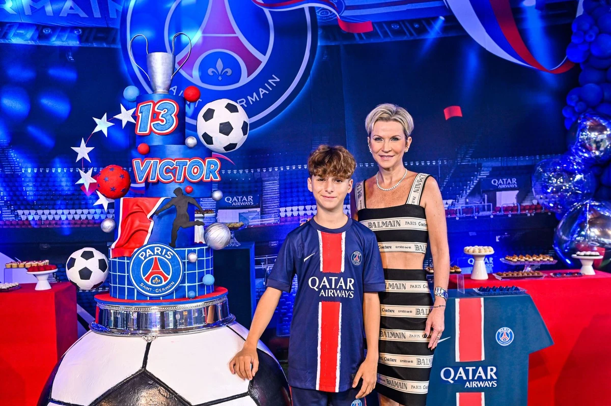 Ana Claudia Venturin recebeu em grande estilo, usando um lindo conjunto da marca Balmain, amigos e familiares na Chácara Flora, para comemorar o aniversário de 13 anos do filho Victor