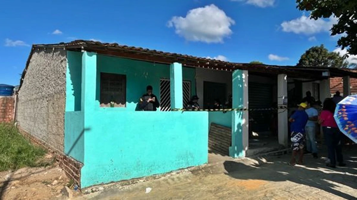 Corpo da criança foi encontrado na casa da família, entre produtos de limpeza, dentro do armário