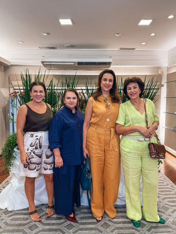 Laura e Dora Daher com Andréia e Dalva Carone