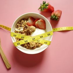 Alguns tipos de alimentos favorecem o aparecimento da gordura localizada e devem ser evitados na dieta