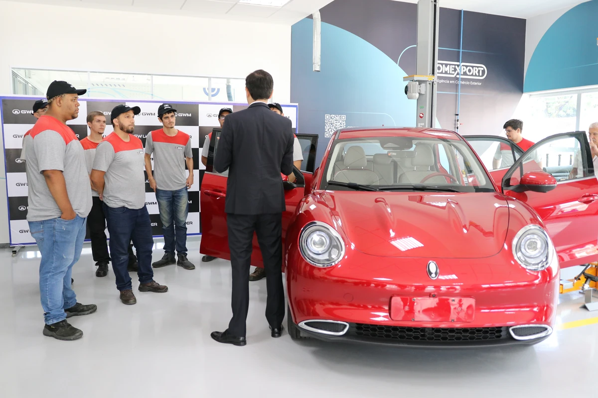 Curso busca capacitar profissionais para o setor automotivo.